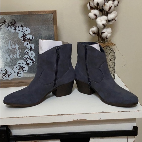 Gray ankle booties - Picture 2 of 8